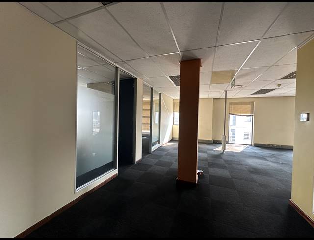 432M² OFFICE TO LET IN ECO PARK ESTATE
